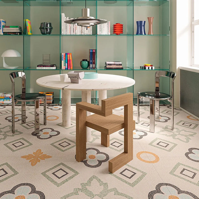 Soggiorno con pavimento in gres porcellanato effetto mosaico, formato 120x120 cm, colore avorio, verde e nero, Two Decoro 02 di 41zero42