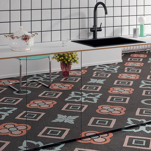 Cucina a specchio con pavimento in gres porcellanato effetto mosaico, formato 120x120 cm, colore antracite, azzurro e rosa, Two Decoro 06 di 41zero42