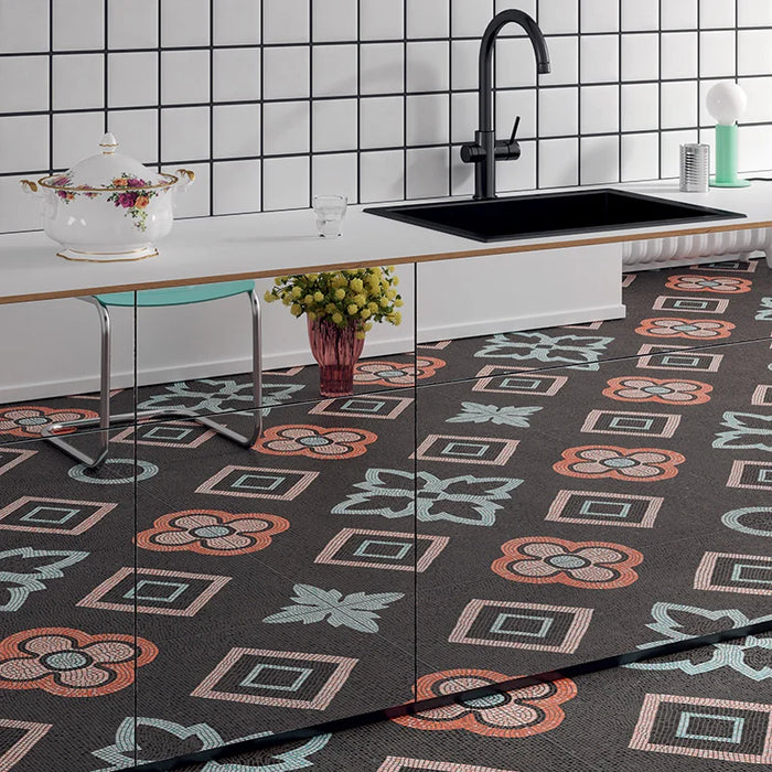 Cucina a specchio con pavimento in gres porcellanato effetto mosaico, formato 120x120 cm, colore antracite, azzurro e rosa, Two Decoro 06 di 41zero42