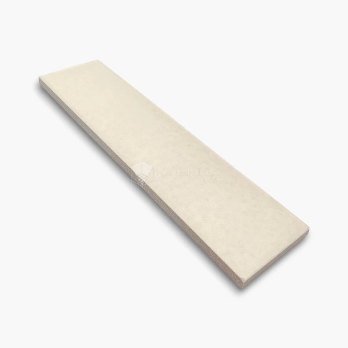 Foto piastrella da rivestimento in gres porcellanato effetto mattoncino opaco 6x25 cm, collezione Volume Ivory di Ceramica Rondine. Piastrelle avorio per pareti di bagno e cucina.