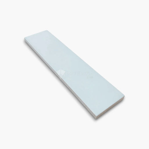 Foto piastrella da rivestimento in gres porcellanato effetto mattoncino opaco 6x25 cm, collezione Volume Light Blue di Ceramica Rondine. Piastrelle azzurre per pareti di bagno e cucina.
