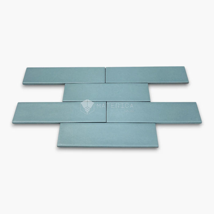 Rivestimento in gres porcellanato effetto mattoncino opaco 6x25 cm, collezione Volume Ocean di Ceramica Rondine. Piastrelle verde acqua con posa a correre sfalsata per pareti di bagno e cucina.