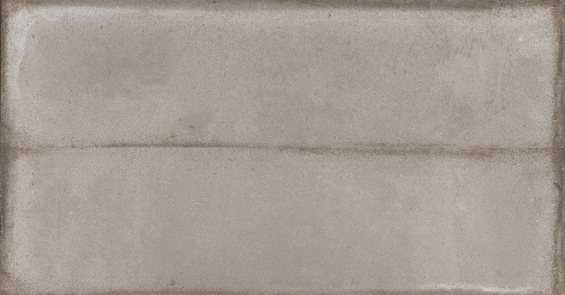 Dettaglio piastrelle per rivestimento in gres porcellanato effetto mattoncino della collezione Uptown di Ceramica Valsecchia, formato 7.5x30, colore Taupe