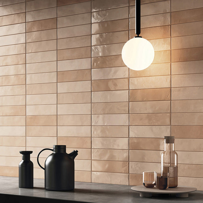 Muro cucina con rivestimento in gres porcellanato effetto mattoncino della collezione Soft di Ceramica Valsecchia, formato 7.5x30, colore Bronze Matt
