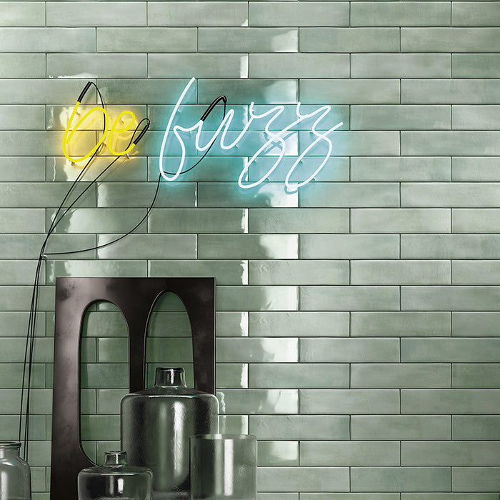 Muro con rivestimento in gres porcellanato effetto mattoncino della collezione Soft di Ceramica Valsecchia, formato 7.5x30, colore Sage Glossy