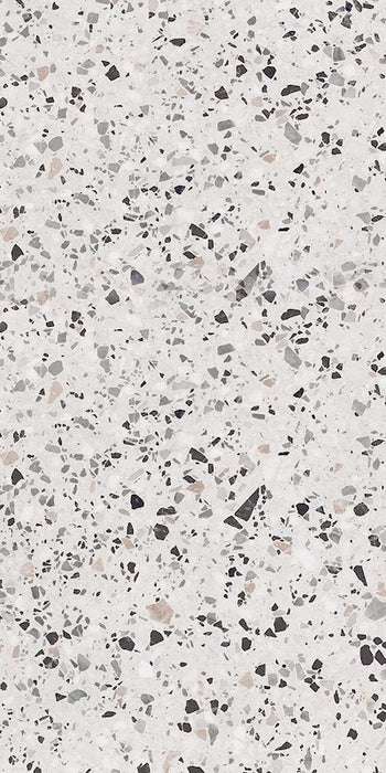 Dettaglio piastrella in gres porcellanato effetto graniglia e marmetta per esterni. Collezione Venexia di Alfalux, formato 60x120 cm, colore Giudecca Avorio con marmette grigie, bianche, nere e beige