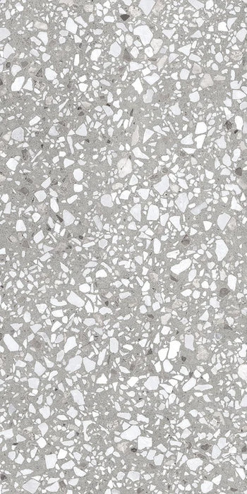 Dettaglio piastrella in gres porcellanato effetto graniglia e marmetta per esterni. Collezione Venexia di Alfalux, formato 60x120 cm, colore Murano Grigio con marmette grigie e bianche