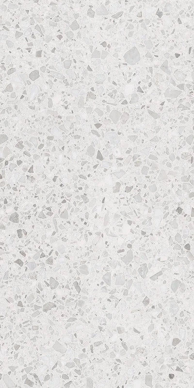 Dettaglio piastrella in gres porcellanato effetto graniglia e marmetta per esterni. Collezione Venexia di Alfalux, formato 60x120 cm, colore Rialto bianco con marmette grigie e avorio