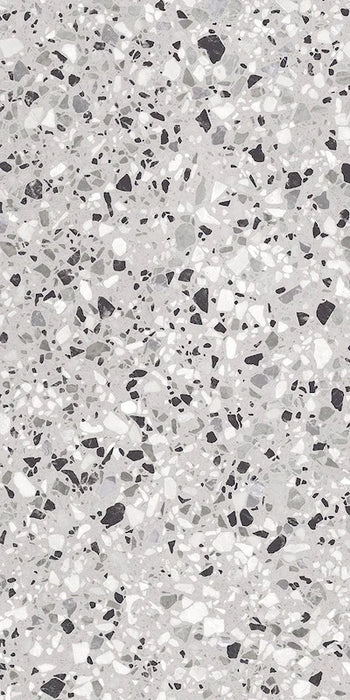 Dettaglio piastrella in gres porcellanato effetto graniglia e marmetta per esterni. Collezione Venexia di Alfalux, formato 60x120 cm, colore Tronchetto Grigio con marmette grigie, bianche e nere