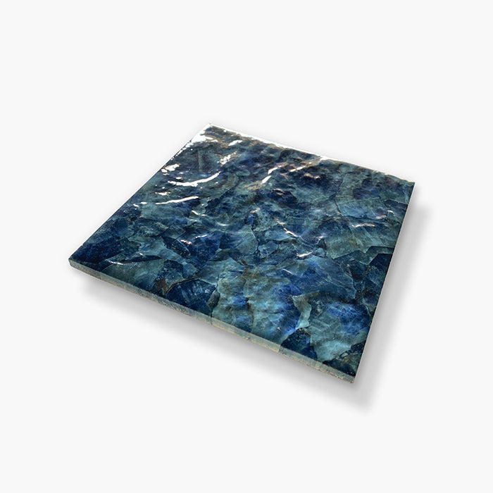 Dettaglio piastrella per pavimento e rivestimento in gres porcellanato effetto pietra spaziale. Collezione Swimming Planet di Ceramica Valsecchia, formato 15x15, Venus blue