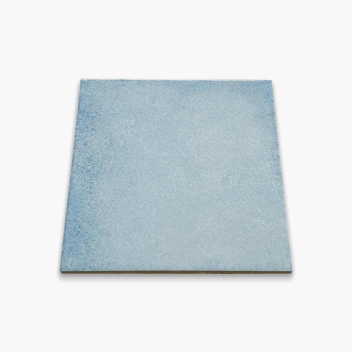 Dettaglio Piastrella da pavimento e rivestimento in gres porcellanato serie Vietri di Savoia Italia, colore Azzurro 22x22