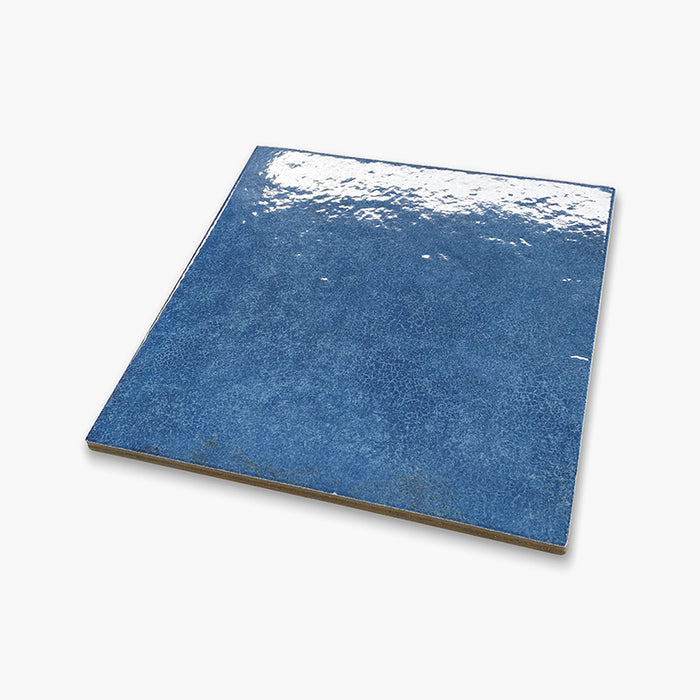 Dettaglio Piastrella da pavimento e rivestimento in gres porcellanato serie Vietri di Savoia Italia, colore Blu 34X34