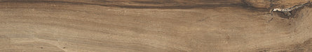 Dettaglio piastrella da pavimento in gres porcellanato effetto legno rustico, serie Sherwood di Ceramica Rondine, colore Walnut 7.5x45 