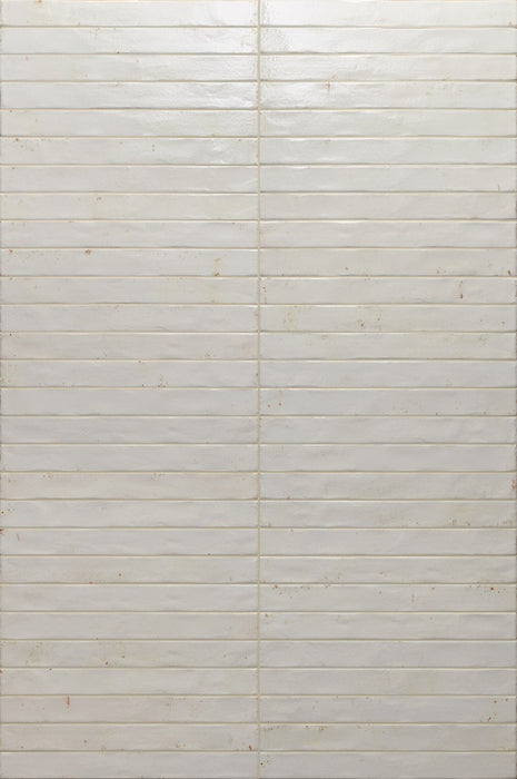 Dettaglio posato piastrella per pavimento e rivestimento in gres porcellanato effetto mattoncino lucido 4.8x45 cm della collezione Colors Brick, colore White di Ceramica Rondine