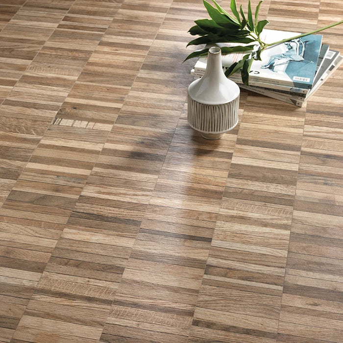 Dettaglio pavimento gres porcellanato effetto parquet a listellini 15,7x97 cm della collezione Wooddesign, colore Deck, di Ceramica Settecento