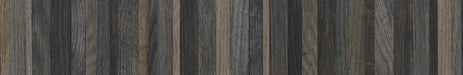 Dettaglio piastrella in gres porcellanato antiscivolo R11 per esterni effetto parquet a listellini 15,7x97 cm della collezione Wooddesign, colore Smoke, di Ceramica Settecento