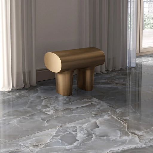 Dettaglio pavimento in gres porcellanato effetto marmo lucido della collezione Alabastri di Casalgrande, formato 120x120 cm, colore Black