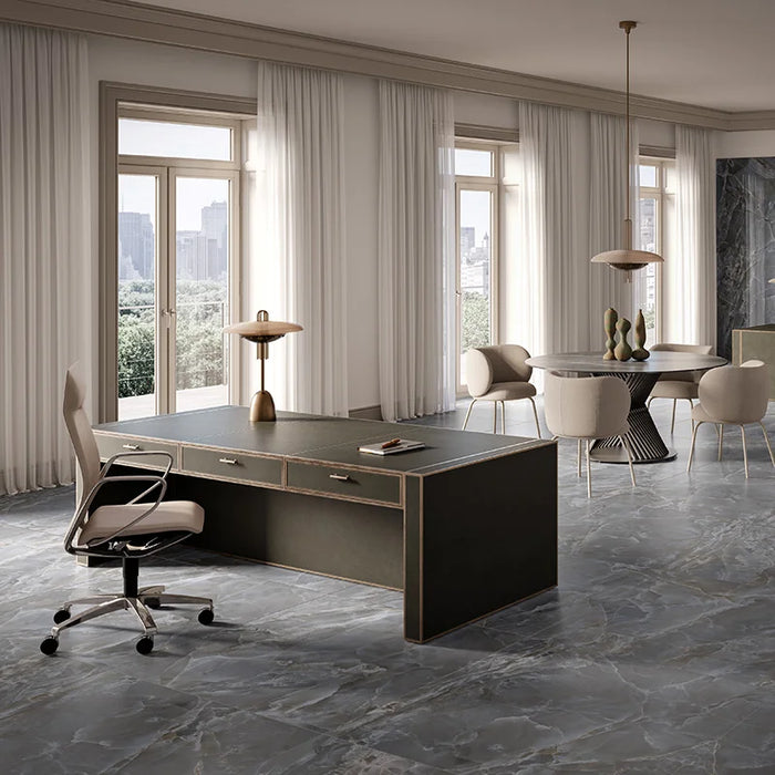 Ufficio con pavimento in gres porcellanato effetto marmo opaco della collezione Alabastri di Casalgrande, formato 60x120 cm, colore Black
