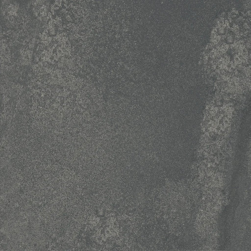 Dettaglio piastrella in gres porcellanato effetto pietra naturale per esterni della Collezione Amazzonia, formato 30x30  rettificato, colore Dragon Black