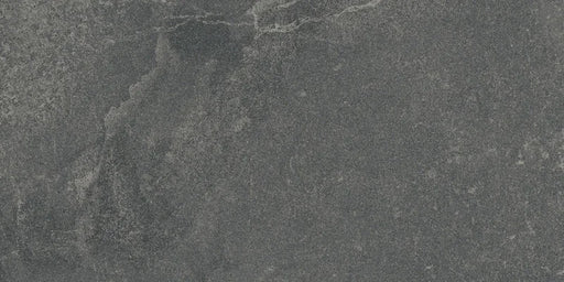 Dettaglio piastrella in gres porcellanato effetto pietra naturale quarzite della Collezione Amazzonia, formato 30x60  non rettificato, colore Dragon Black