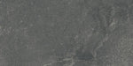 Dettaglio piastrella in gres porcellanato effetto pietra naturale per esterni della Collezione Amazzonia, formato 45x90 rettificato, colore Dragon Black
