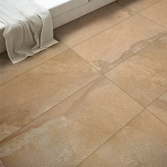 Dettaglio piastrella in gres porcellanato effetto pietra naturale non rettificato della Collezione Amazzonia, formato 45x90, colore Dragon Brown