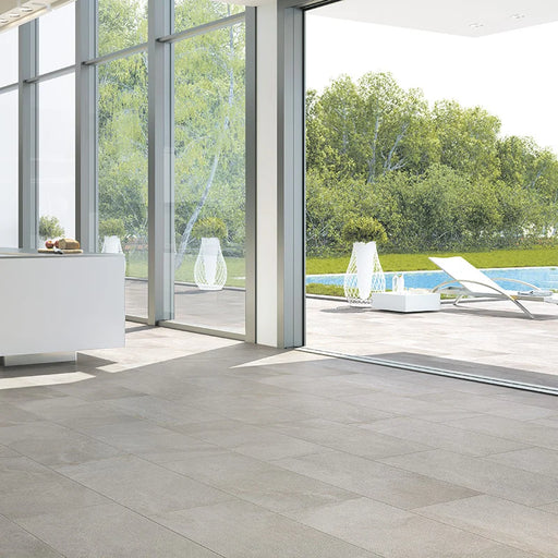 Dettaglio piastrella in gres porcellanato effetto pietra naturale quarzite della Collezione Amazzonia, formato 30x60, colore Dragon Grey