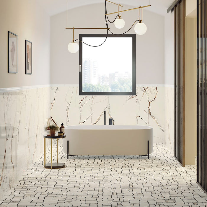 Ambientazione bagno con piastrelle effetto marmo bianco, lichen Fragments di ceramiche settecento