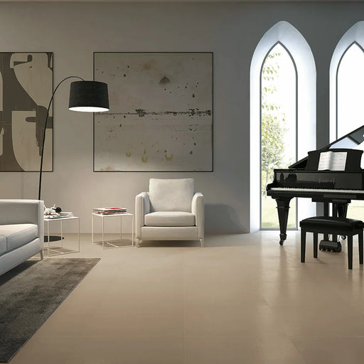 Sala moderna ed elegante con pavimento in gres porcellanato effetto resina tinta unita della collezione Architecture di Casalgrande, formato 60x60 rettficato, colore Beige