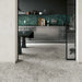 Cucina moderna con pavimento e rivestimento in gres serie Brutus di 41zero42, effetto granito opaco, formato 60x120 cm, Colore Brutus