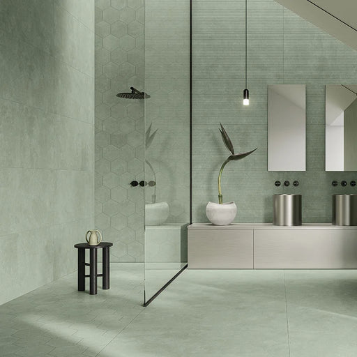 Dettaglio bagno con pavimento e rivestimento in gres porcellanato effetto cemento nuvolato opaco della collezione Concept di Casalgrande, formato 120x120 cm, colore Green
