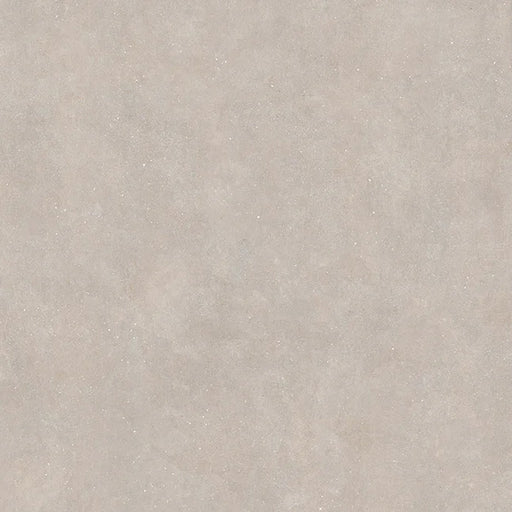 Dettaglio piastrella in gres porcellanato effetto cemento nuvolato per esterni con bordo bocciardato della collezione Concept di Casalgrande, formato 60x60 cm, colore Greige