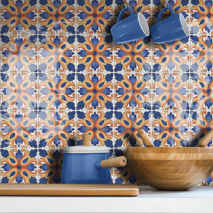 Dettaglio rivestimento cucina in gres porcellanato effetto cementina vietrese. Collezione Amalfi di Ceramica Valsecchia, formato 15x15, 10