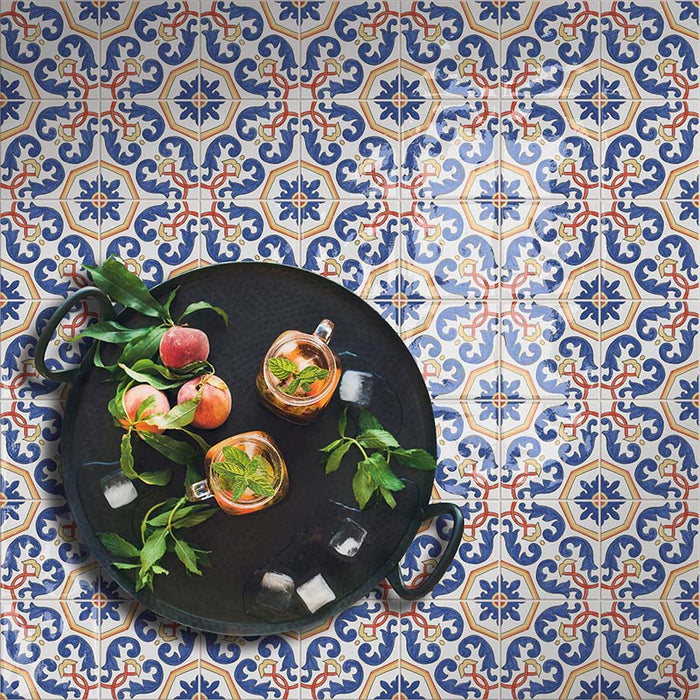 Dettaglio pavimento cucina in gres porcellanato effetto cementina vietrese. Collezione Amalfi di Ceramica Valsecchia, formato 15x15, 12