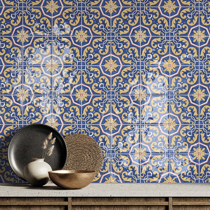 Dettaglio rivestimento in gres porcellanato effetto cementina vietrese. Collezione Amalfi di Ceramica Valsecchia, formato 15x15, 6