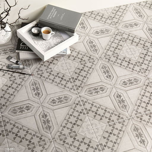 Dettaglio pavimento in gres porcellanato effetto cementina dai colori vintage opaca. Collezione Cementine di Ceramica Valsecchia, formato 20x20, 1 Black & White