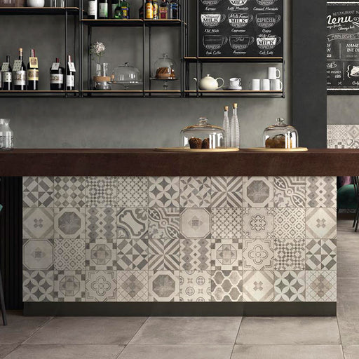 Bar con rivestimento in gres porcellanato effetto cementina dai colori vintage opaca. Collezione Cementine di Ceramica Valsecchia, formato 20x20, Mix Black & White