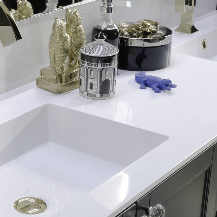 dettaglio del top in mineralguss con doppio lavabo del mobile bagno classico Ricordi, con struttura laccata grigio ombra opaco, due colonne e specchiera con fascia Led.