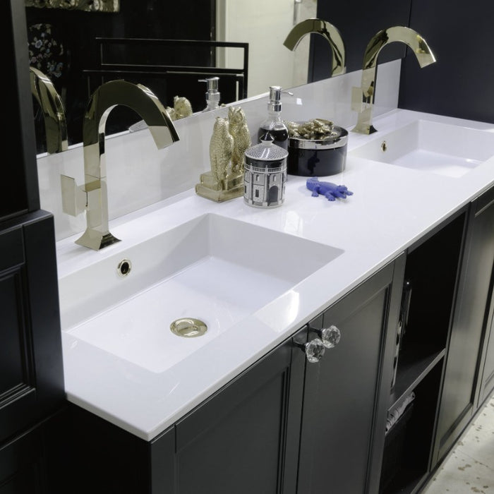 dettaglio del top con doppio lavabo del mobile bagno classico Ricordi, diamante di compab, con struttura laccata grigio ombra opaco. Due colonne e specchiera con fascia led. Pomoli in Swarovski.