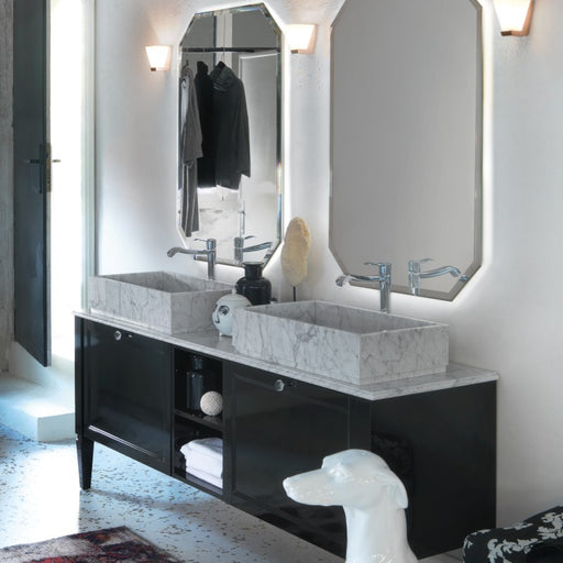 mobile da bagno in stile classico a terra con base laccata nero lucido con 2 cassetti e 2 vani a giorni, piano in marmo e due lavabi in marmo di carrara. 2 specchi ottagonali