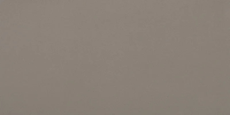 Dettaglio piastrella in gres porcellanato effetto tinta unita della collezione Elementi di Casalgrande, formato 12,5x25 cm, colore Basalto