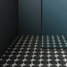 Dettaglio doccia walk in con pavimento in gres serie Futura di 41zero42, effetto decoro geometrico opaco, formato 15x15 cm, Colore Drop Black