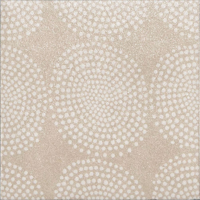 dettaglio piastrella in gres porcellanato decorata, collezione origini di self style by keradom. decoro gombo 15x15 colore sand