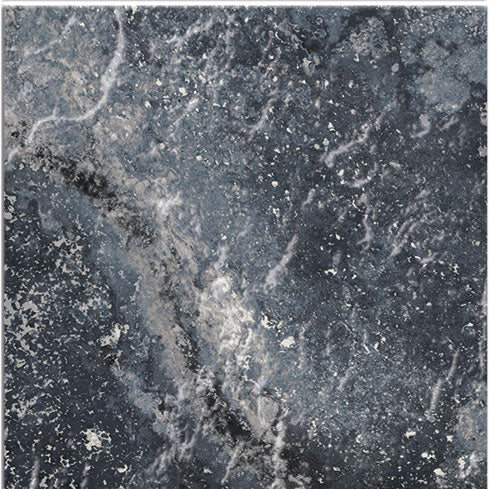 Dettaglio piastrella per pavimento e rivestimento in gres porcellanato effetto pietra spaziale. Collezione Swimming Planet di Ceramica Valsecchia, formato 15x15, Jupiter Black