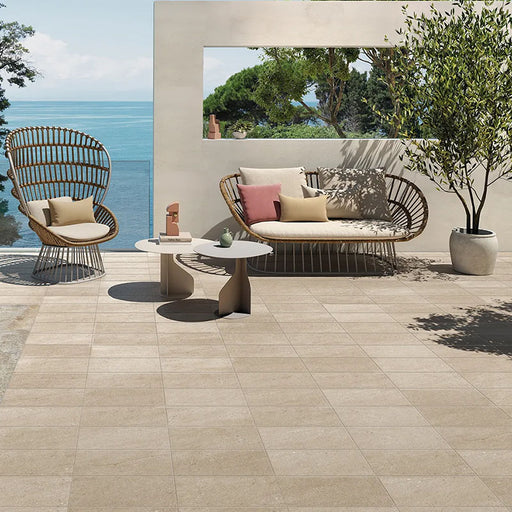 Pavimento gres porcellanato effetto pietra leccese, Ceramiche Keope - Collezione Discovery, formato 22x45 cm, finitura grip R11, colore Leccese Taupe. Ideale per pavimenti e rivestimenti esterni di design.