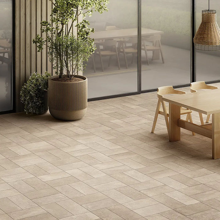 Pavimento esterno in gres porcellanato effetto cemento. Street di ceramiche keope 22x45 colore Londra Beige