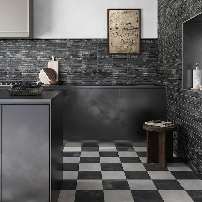 Dettaglio piastrelle in gres effetto cotto moderno, collezione Coccio di Keradom, formato 25x25, colore Carbone