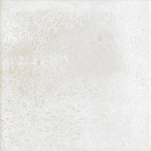 Dettaglio piastrelle in gres effetto cotto moderno, collezione Coccio di Keradom, formato 25x25, colore Gesso