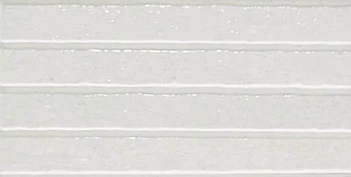 Dettaglio piastrella con colori pastello, collezione Coccio di Keradom formato kitkat colore Gesso 12.5x25