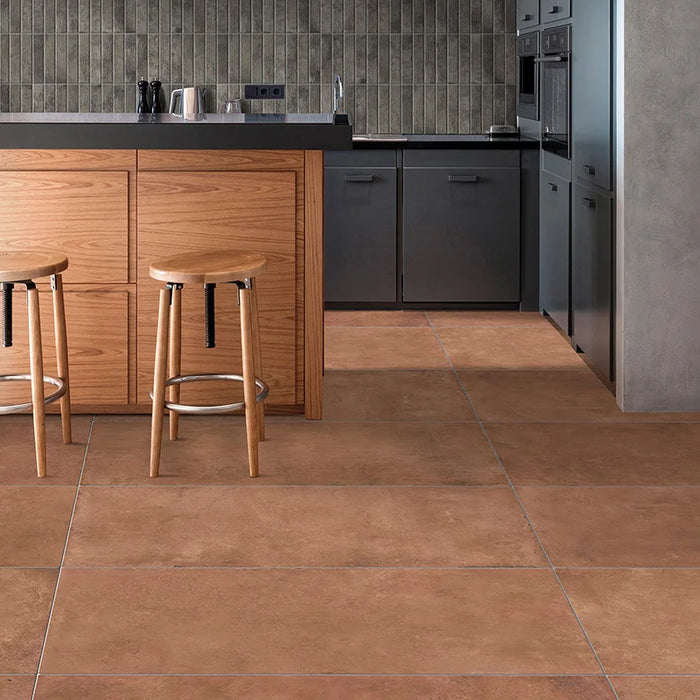 Dettaglio piastrelle in gres effetto cotto moderno, collezione Coccio di Keradom, formato 60x120, colore Terra